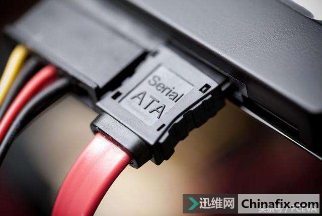 SATA接口新变革，现在不看以后连硬盘都不会装了