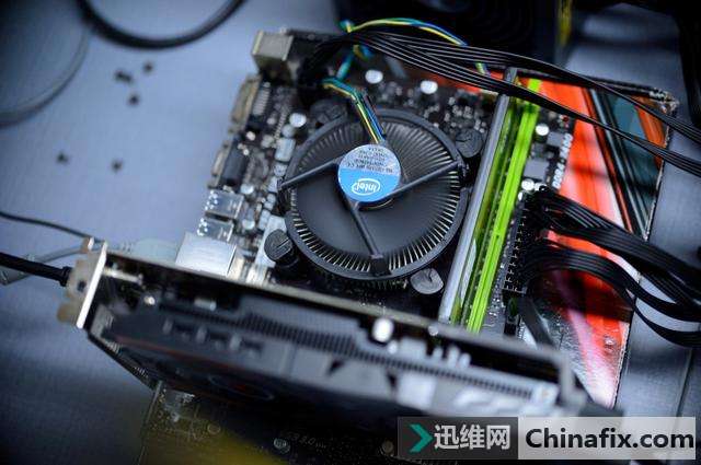 接入独显后显示器无信号怎样排除问题？