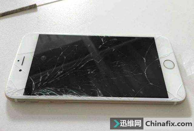 苹果iPhone手机屏幕幕幕碎如何维修，iPhone换屏幕多少钱？