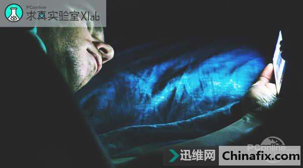 手机屏幕蓝光猛如虎，手机贴膜防蓝光到底能不能治？