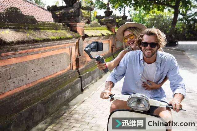 大疆全新推出灵眸OSMO手机云台2：15小时电池续航