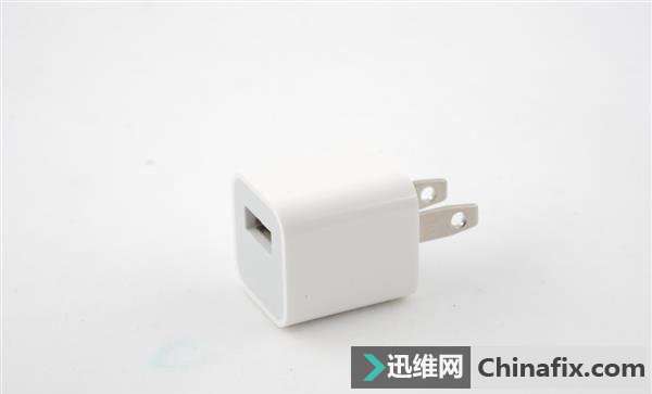 苹果美规5V1A充电器拆解