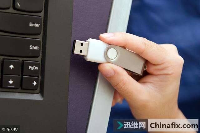 如何维修U盘插到电脑上识别不出来？