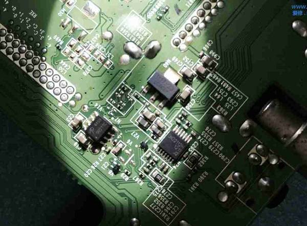 海信LED42K520J3D液晶电视红灯亮不开机维修案例