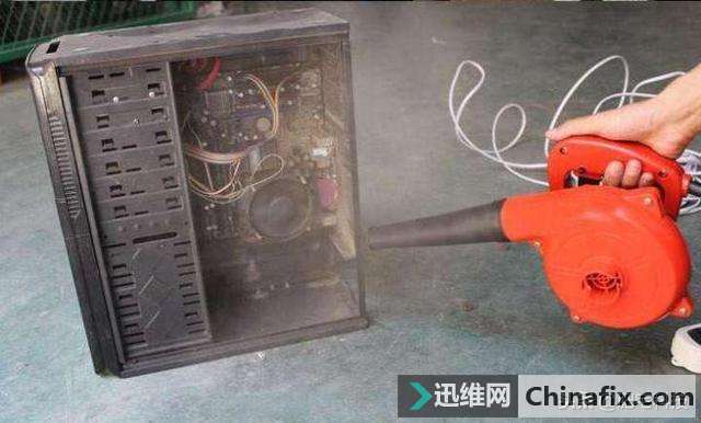 电脑怎么清理灰尘？