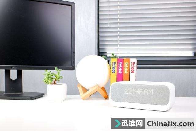 你见过会帮手机充电的床头音箱吗？