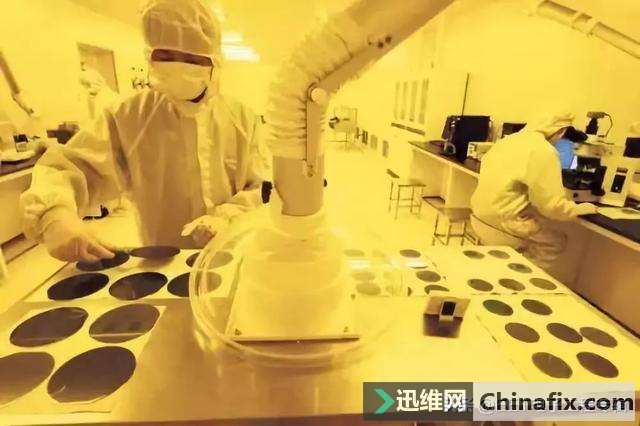 中国光刻工艺与国外顶尖公司究竟相差多少代技术？