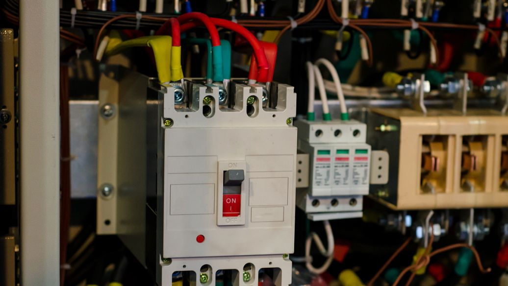 30kw380v稳压器多少钱接修一台？