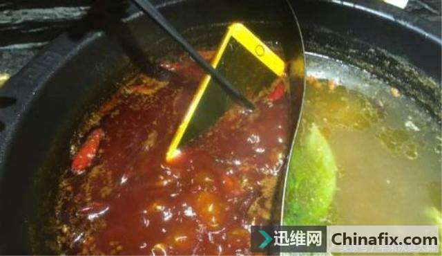 手机进水第一时间该如何维修？大部分人都做错了！