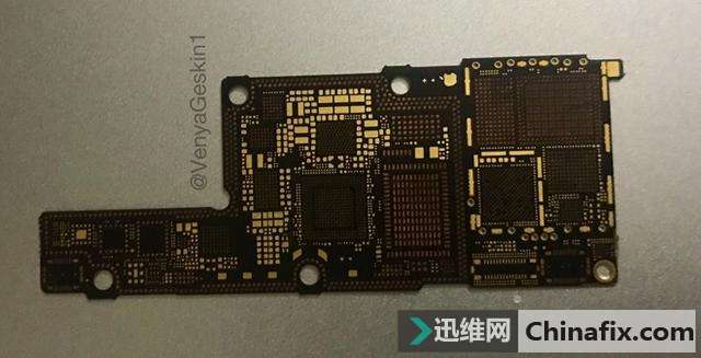疑似iPhone 8主板与OLED全面屏组件谍照流出