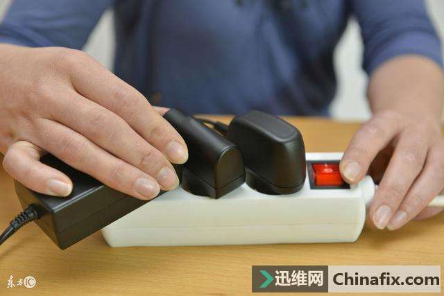 手机充电这件事，必须用原装充电器吗？