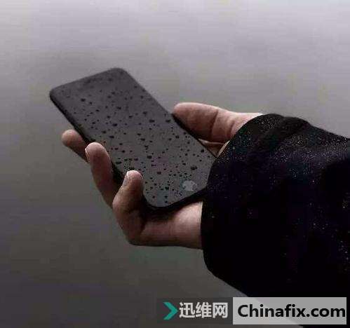 下雨天手机进水这样办