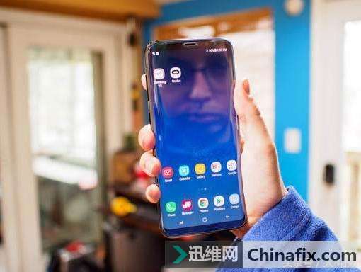 都全面屏时代了，手机到底要不要贴膜？