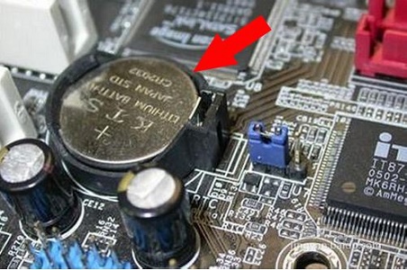 win7电脑的主板电池在哪里？win7电脑主板电池拆除方法