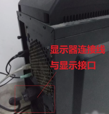 win7开机的时候电脑显示器提示无信号如何维修？