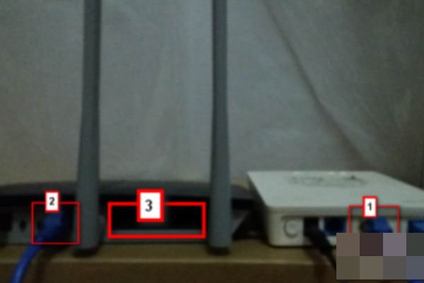 如何让普通电视机接收电脑无线路由器信号(路由器怎么连接电视)