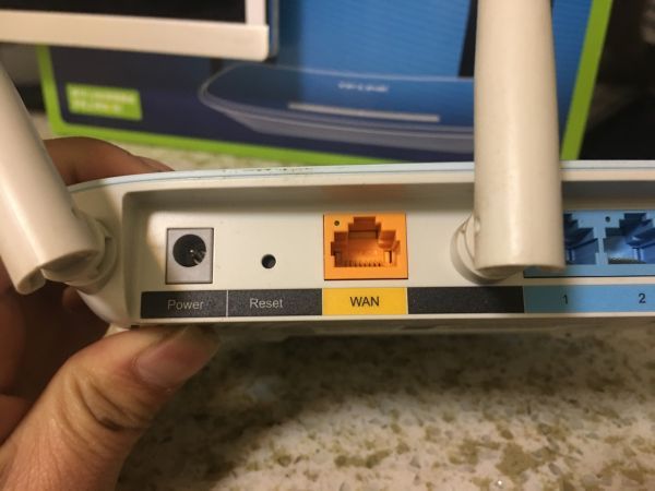 路由器恢复出厂设置电脑怎么设置(无线路由器如何恢复出厂设置)