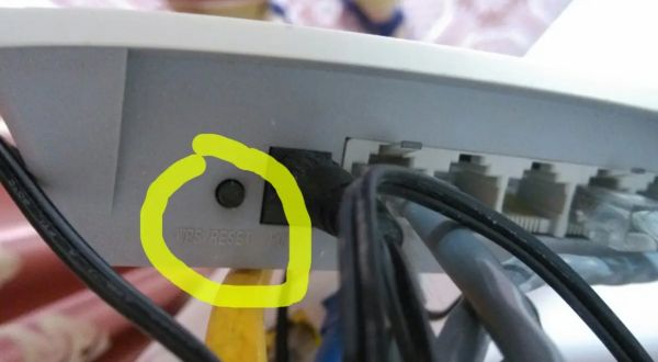 路由器重启开关在哪里(如何重启无线路由器)