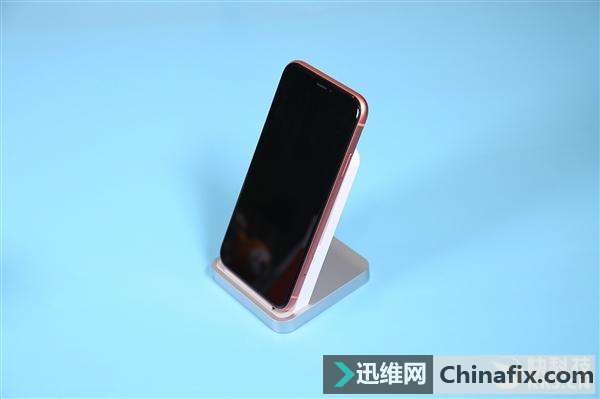充电速度远超有线 小米立式风冷无线充30W图赏