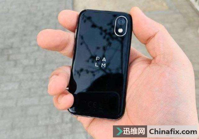 TCL超小屏手机Palm入网！3.3英寸的它能干啥？用处独特