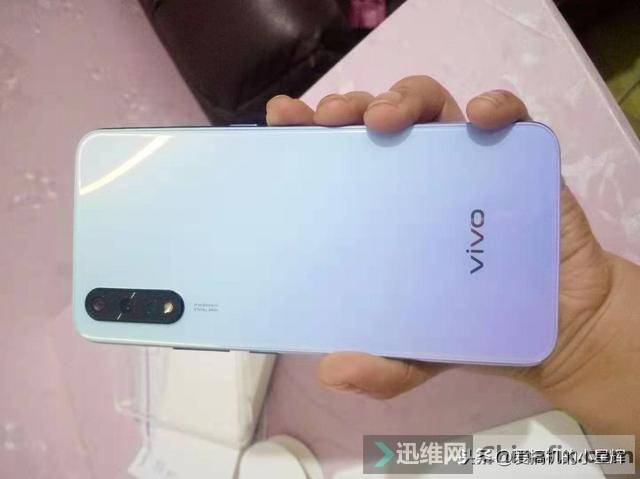 骁龙712+4500mAh+4800万，从1598跌到1388，力拼荣耀20青春版