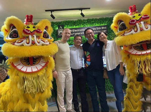 迅维科技与东盟企业签约打造东盟科技产品翻新中心