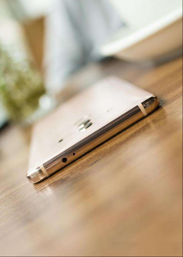 HUAWEI Mate 10 Pro测评：玻璃和金属完美融合