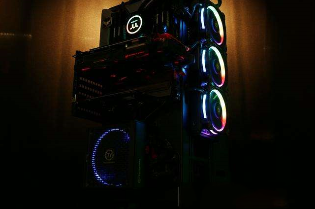 Tt RGB 850W金牌全模电源测评