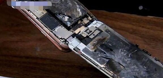 iPhone6S手机电池爆炸：手指都被烧糊了！