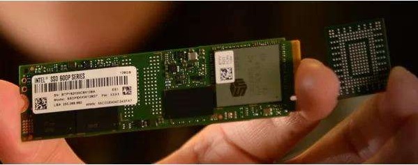 Intel第三代3D闪存固态硬盘曝光：1TB竟如此迷你