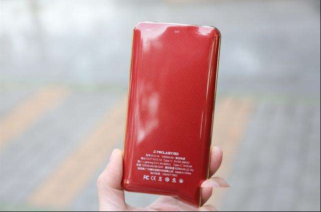 最轻巧的10000mAh移动电源 台电S10测评