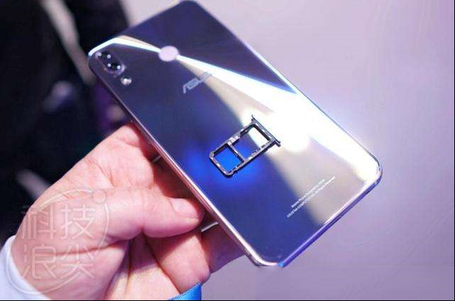晃眼一看还以为是iPhone X：华硕Zenfone 5测评