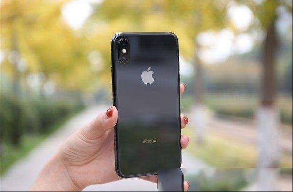 苹果疯狂砍单iPhone X坑苦了谁？
