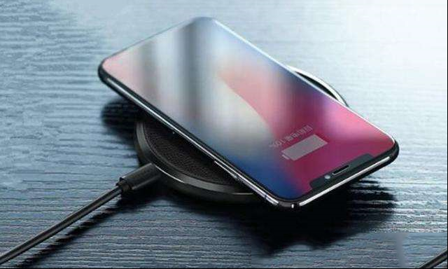 苹果再曝“限制门”：iPhone8/x充到80%手机电池充不进电