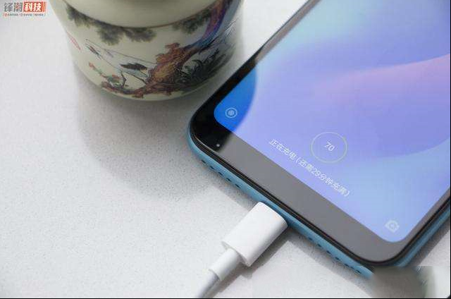 千元以下的刘海屏是什么样的？红米6 Pro 测评