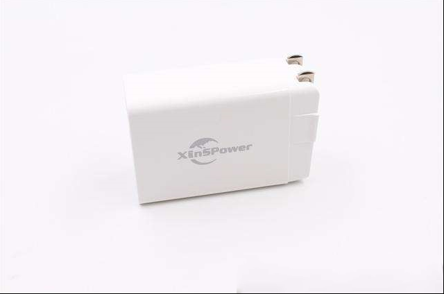 支持iPhone快充技术：新斯宝30W 3口 USB PD充电器测评