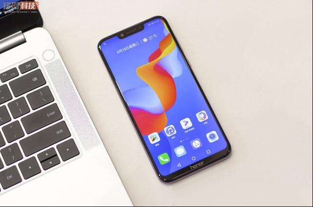 荣耀 Play 详细测评　GPU Turbo到底有多「吓人」？