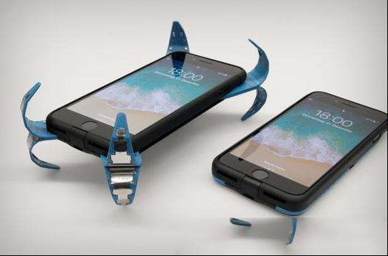 能弹射出爪子的奇葩iphone手机壳