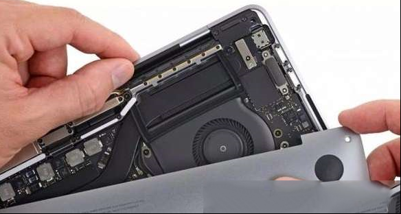 新款MacBook Pro过热降频，网友：玩降频上瘾了吧！
