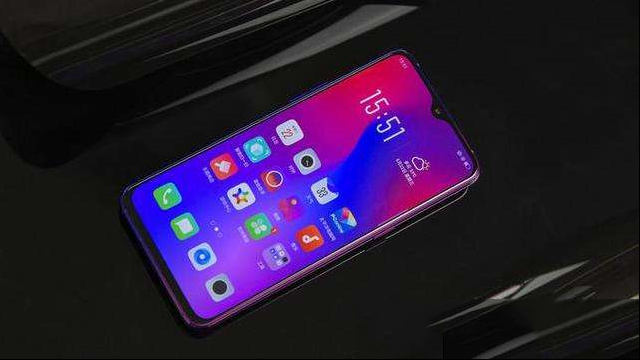 水滴屏加光感屏幕指纹双首发！OPPO R17开箱评测