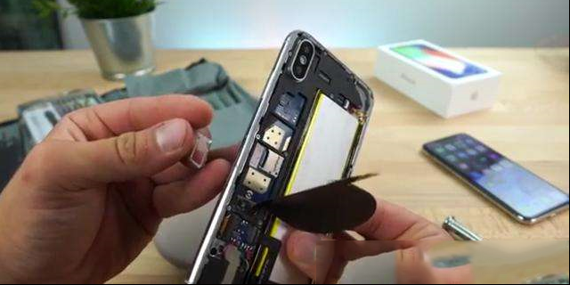 疑似iPhone Xs Plus全球真机首秀：实锤双卡双待功能