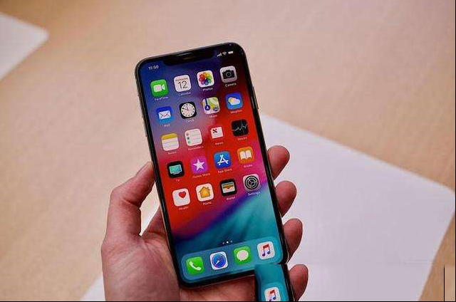 iPhone XS Max手机开箱测评：不降价底气何在？