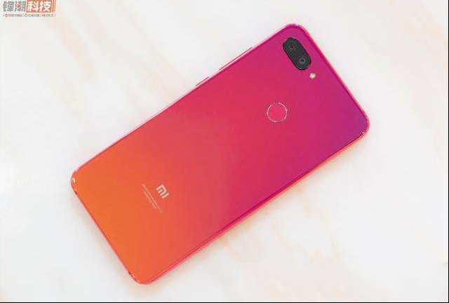 小米8 青春版手机测评：表现全面，颜值不俗