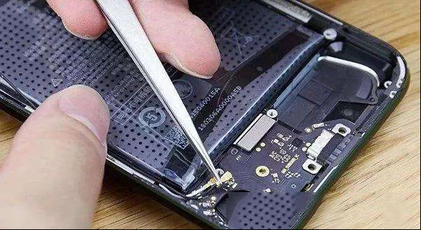 为何国人越来越不愿买新iPhone手机？都开始抵制苹果了吗？