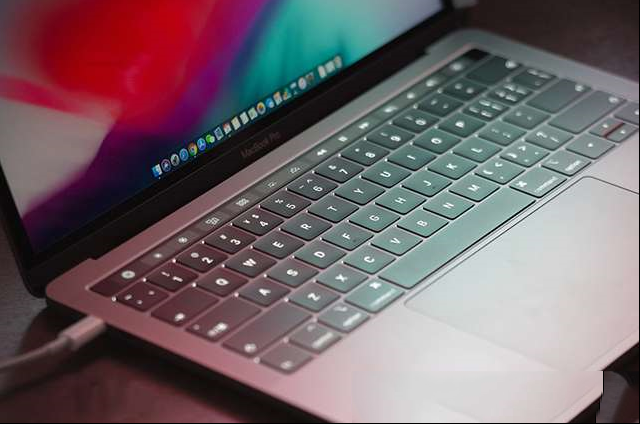 MacBook Pro“排线门”曝光：16款之后机型全部中招