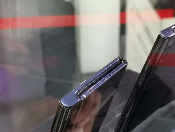 全球首款5G折叠屏手机华为Mate X正式亮相：鹰翼式折叠+8英寸全面屏
