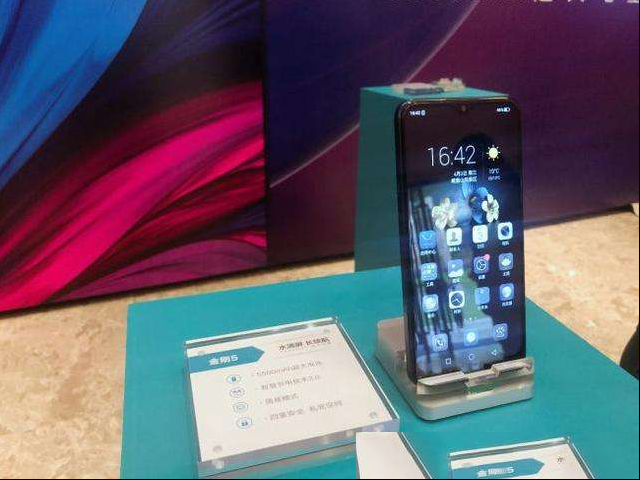 海信发布新机金刚5 Pro：电池8000mAh秒杀充电宝