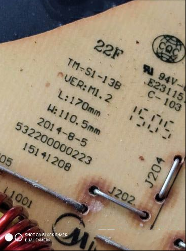 美的RT2156电磁炉触屏失灵且不通电检修思路
