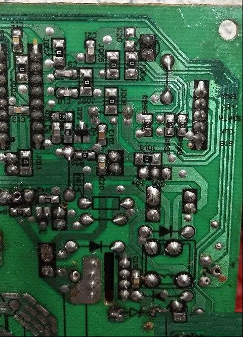 美的C21-RK2101电磁炉间歇性加热的检修思路