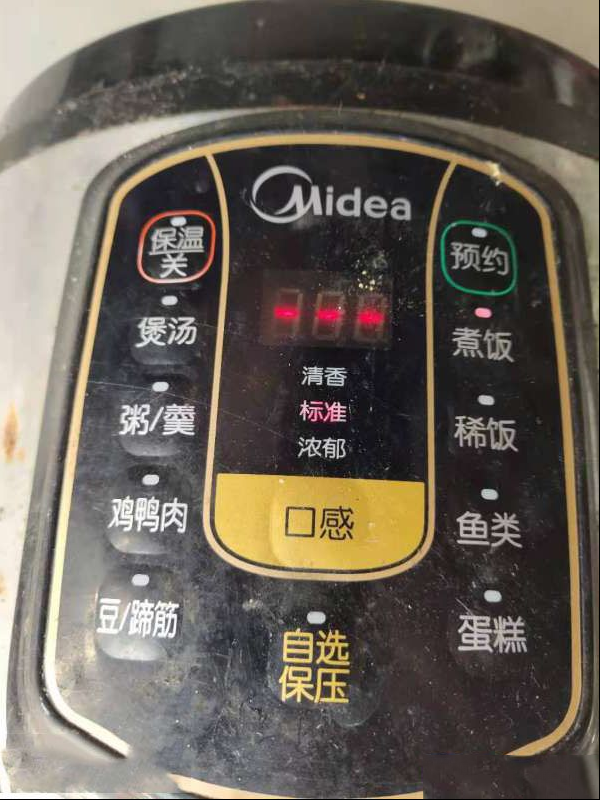 美的电压力锅通电显示C6代码的检修思路